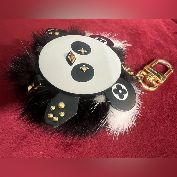 👑✅PRICE FIRM✅AUTHENTIC Louis Vuitton Mink Fur Panda Charm. RARE🔥 - Picture 5 of 17